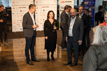 Číše vína + tisková konference | Press conference